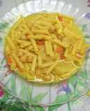254. Sopa vegetariana de garbanzos y pasta al curry