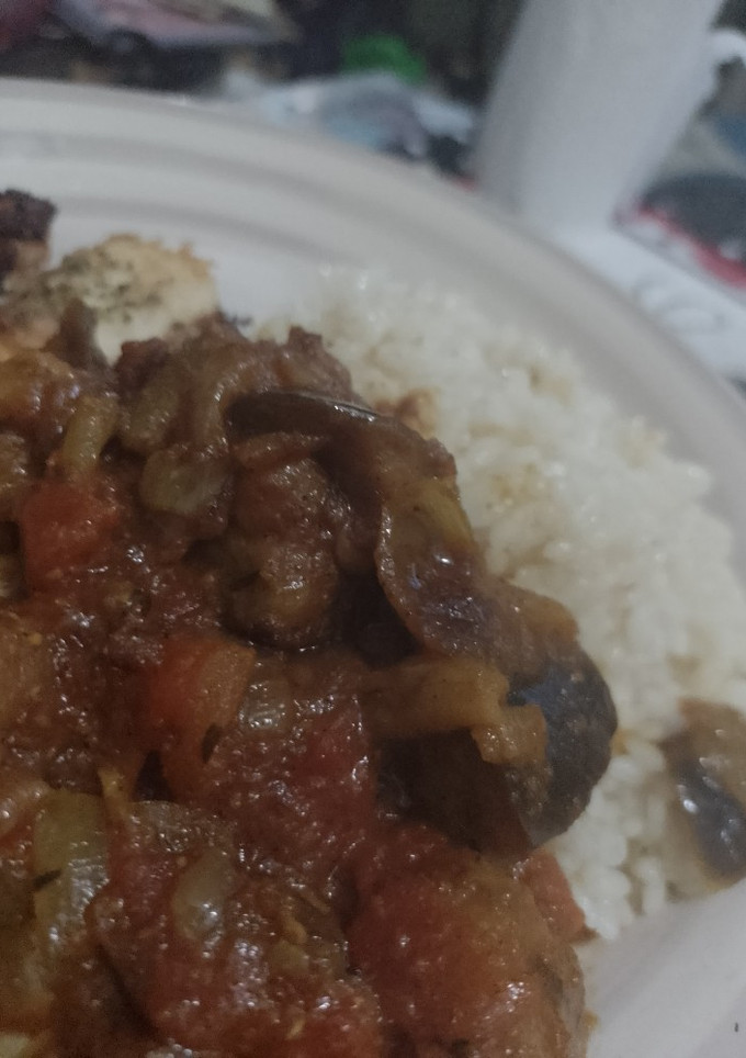 Una foto de Berenjenas vindaloo veganas