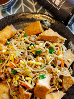 薑汁油豆腐炒豆芽 的食譜成品照片