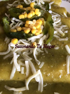 Una foto de Enchiladas poblanas a mi estilo💖