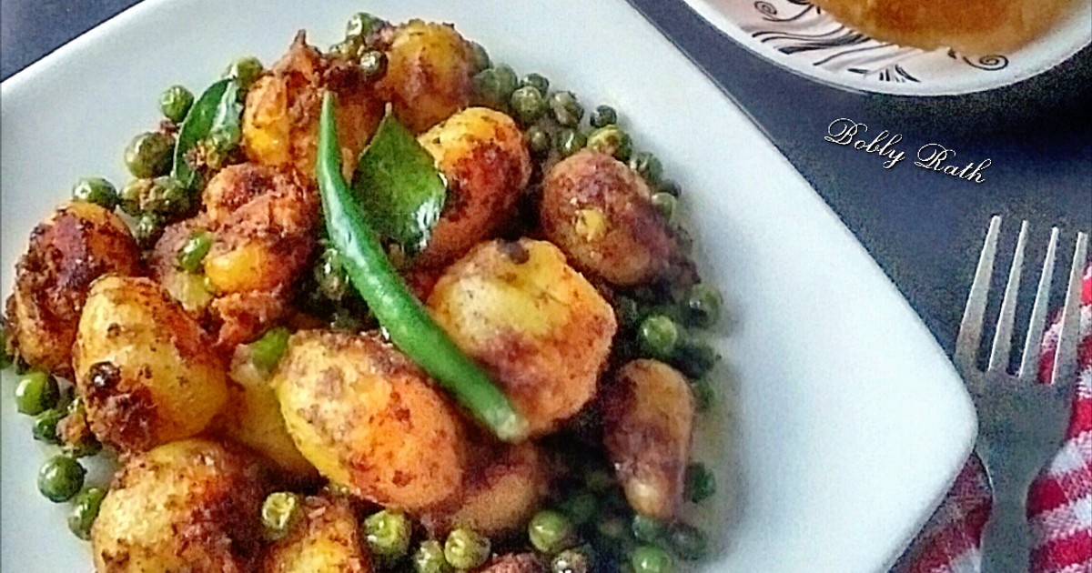 Spicy Dry Notun Aloo Matar (Without Onion And Garlic) Recipe by Bobly ...
