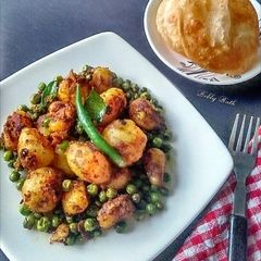 A picture of Spicy dry notun aloo matar (without onion and garlic).