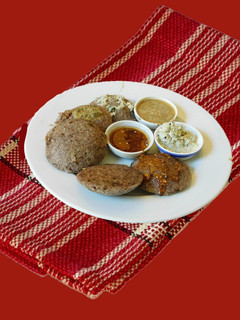 ராகி இட்லி(ragi idli recipe in tamil) செய்முறை முக்கிய புகைப்படம்