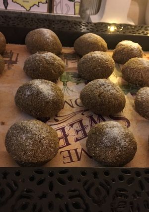 صورة لوصفة كرات السميد بحشوة الكتكات