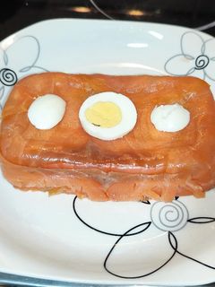 Una foto de Tarta fría de salmón ahumado