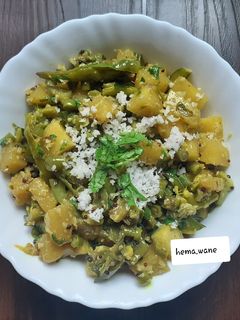 लाल भोपळा मिक्स भाजी (श्राध्दांची भाजी) (lal bhopla mix bhaji recipe in marathi) रेसिपी चे मुख्य फोटो