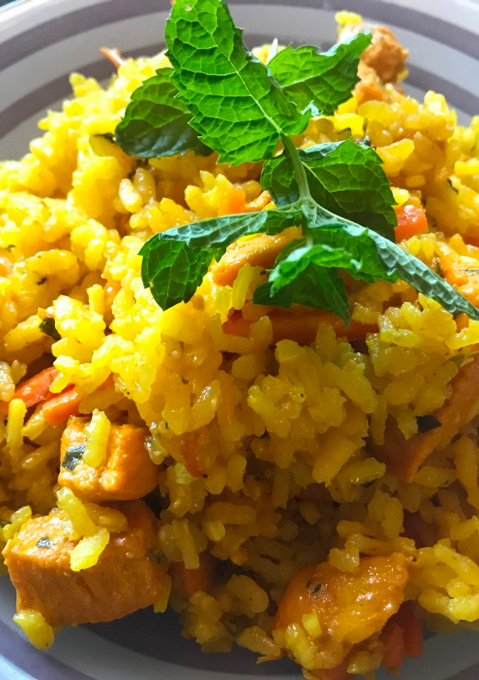 Una foto de Arroz refrito con pichitos
