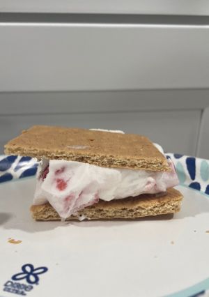A picture of Healthy Strawberry Ice Cream Sandwichs.