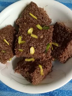 પનીર ચોકલેટ બરફી (Paneer Chocolate Barfi Recipe In Gujarati) રેસીપી મુખ્ય ફોટો