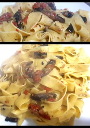 Una foto de Parpadelle o cinta ancha, con salsa de hongos Portobello.😉