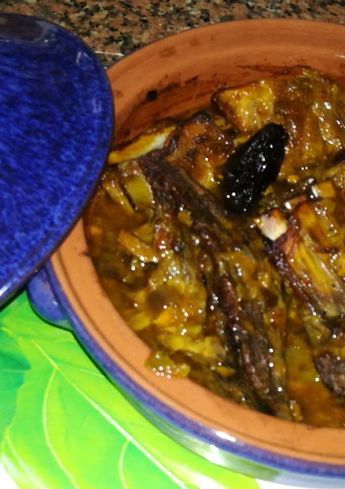 Una foto de Tajine de cordero al estilo tunecino