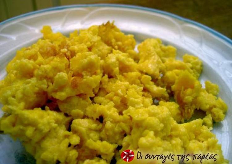 How to Make Ultimate Scrambled eggs with feta cheese