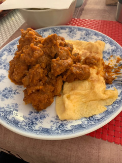 Una foto de Ragú de cerdo con tortilla francesa