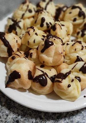 Una foto de Bombitas rellenas de crema pastelera