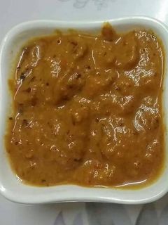 मोमो की गाढ़ी चटनी (Momo ki tikhi chutney recipe in hindi) रेसिपी मुख्य फोटो
