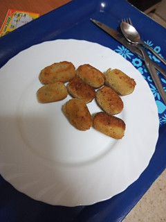Una foto de Croquetas de jamón serrano, jamón york y queso