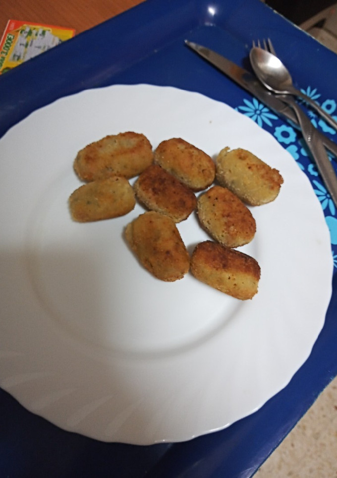 Una foto de Croquetas de jamón serrano, jamón york y queso
