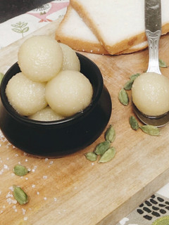 ब्रेड रसगुल्ला (bread rasgulla recipe in Hindi) रेसिपी मुख्य फोटो