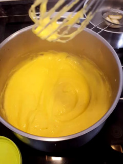 Una foto de Crema pastelera fácil y rica