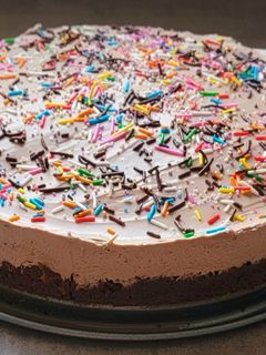 صورة لوصفة أطيب كيكة تركية🇹🇷 بالكريمة والشكولاتة 🍫