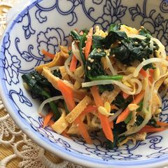 A picture of Colorful vegetables salad.
