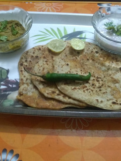 முள்ளங்கி ஸ்டஃவிங் புரோட்டா (Mullanki stuffing parotta recipe in tamil) செய்முறை முக்கிய புகைப்படம்