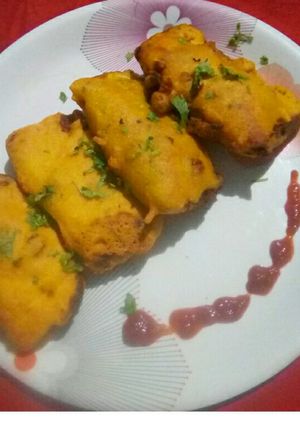 A picture of Bread Pakoda.