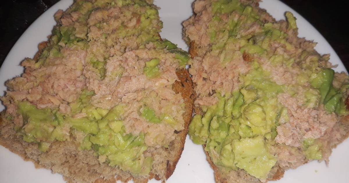 Desayuno fit, tostadas con aguacate y atún Receta de Vanesa- Cookpad