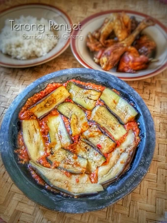 Cara Mudah Membuat Resep Terong Penyet Sambal Terasi Goreng yang Sempurna Anti Ribet, Lezat Sekali