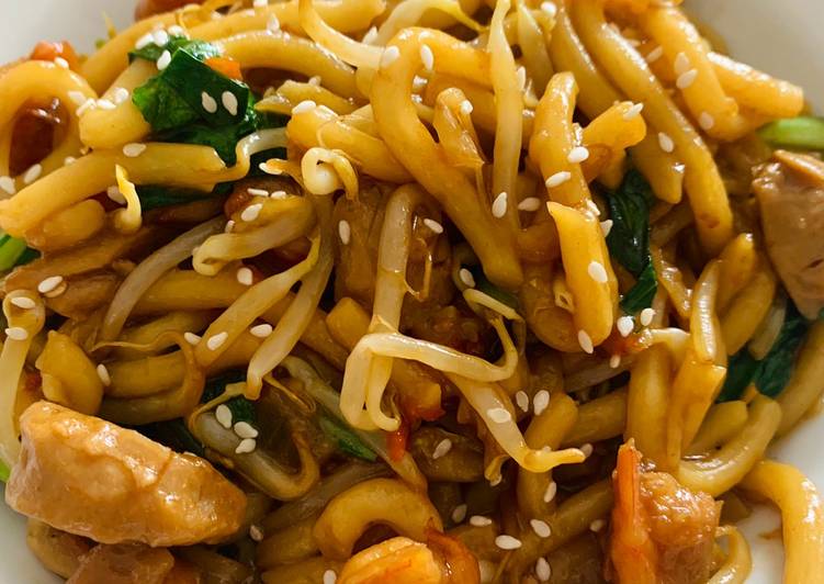 Spicy Japanese Udon with Prawns 🍤