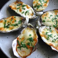 A picture of Baked Oysters with White Sauce.
