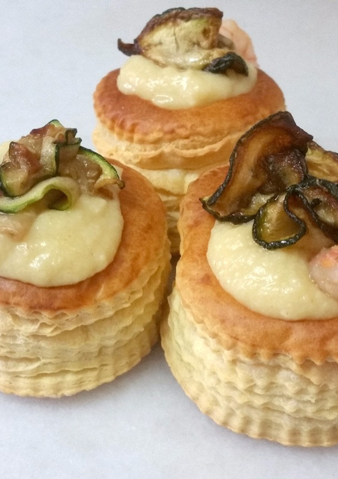 Una foto de Volován con 3 quesos y  gambas