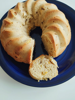 Banánkuglóf zabpehelyliszttel és datolyával 🍌🥧 recept fotója