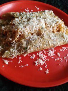 চীজি ম্যাগি অমলেট (cheesy Maggi omelette recipe in Bengali) রেসিপির প্রধান ছবি