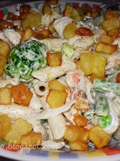 Una foto de Pasta con mayonesa y vegetales