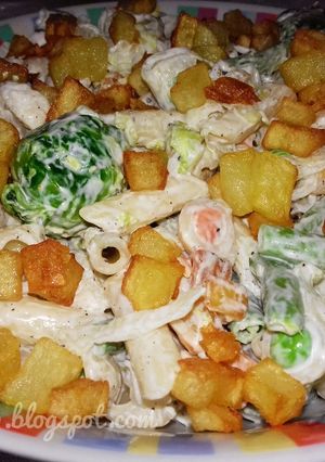 Una foto de Pasta con mayonesa y vegetales