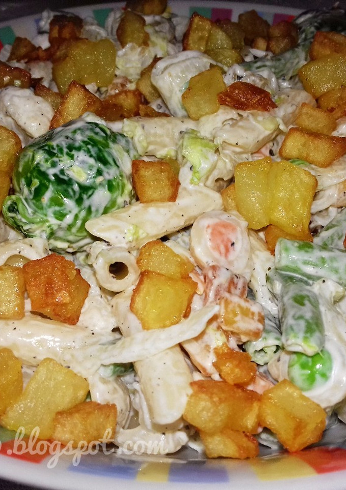 Una foto de Pasta con mayonesa y vegetales