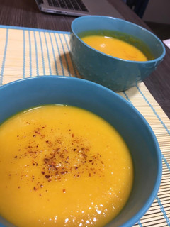 Una foto de Crema de zapallo y zanahoria