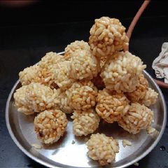 A picture of Murmura laddu.