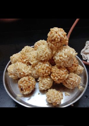A picture of Murmura laddu.