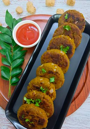 सोया टिक्की - प्रोटीन रिच पौष्टिक स्टार्टर (Soya Tikki : Protein Rich Nutritious Starter) रेसिपी मुख्य फोटो