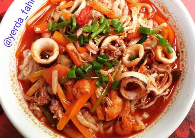 Resep Jjamppong 짬뽕 Alias Mie Seafood Pedas Khas Korea Oleh Yerda