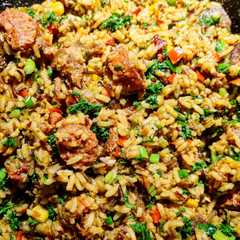 Una foto de MEZCLA DE Arroces con Chorizo Oreado y Tocino de Cerdo🐽...!