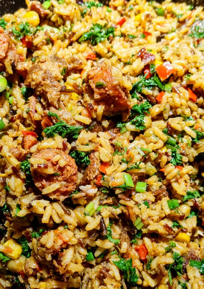 Una foto de MEZCLA DE Arroces con Chorizo Oreado y Tocino de Cerdo🐽...!