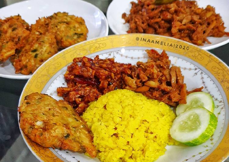 3. Nasi Kuning Rice Cooker