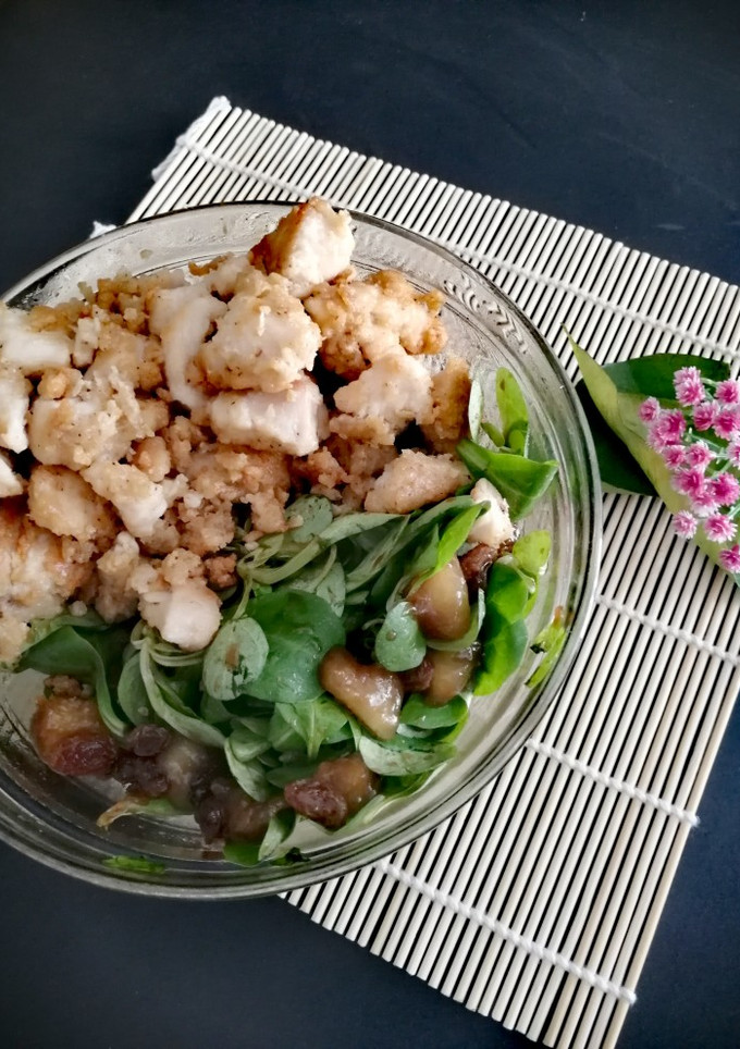 Una foto de Ensalada de pollo con vinagreta de miel