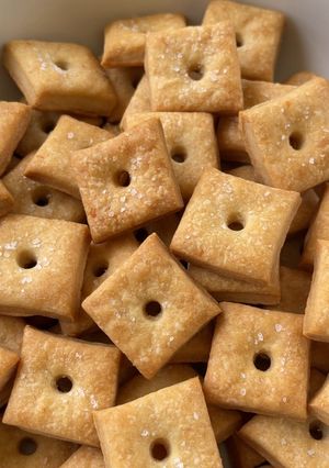 A picture of Cheese Crackers.