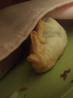 Una foto de Empanadas de carne cortada a cuchillo