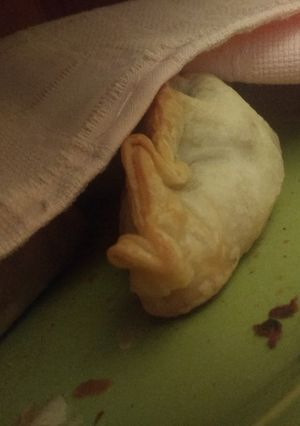 Una foto de Empanadas de carne cortada a cuchillo