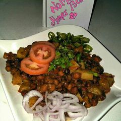 A picture of Masalay wale Kalay chanay.